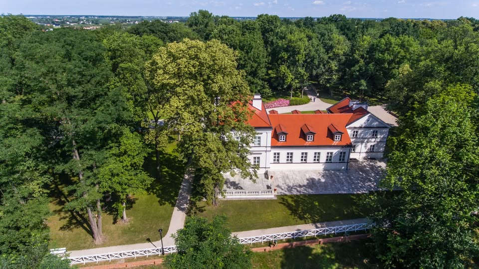 Zdjęcie pałacu z lotu ptaka