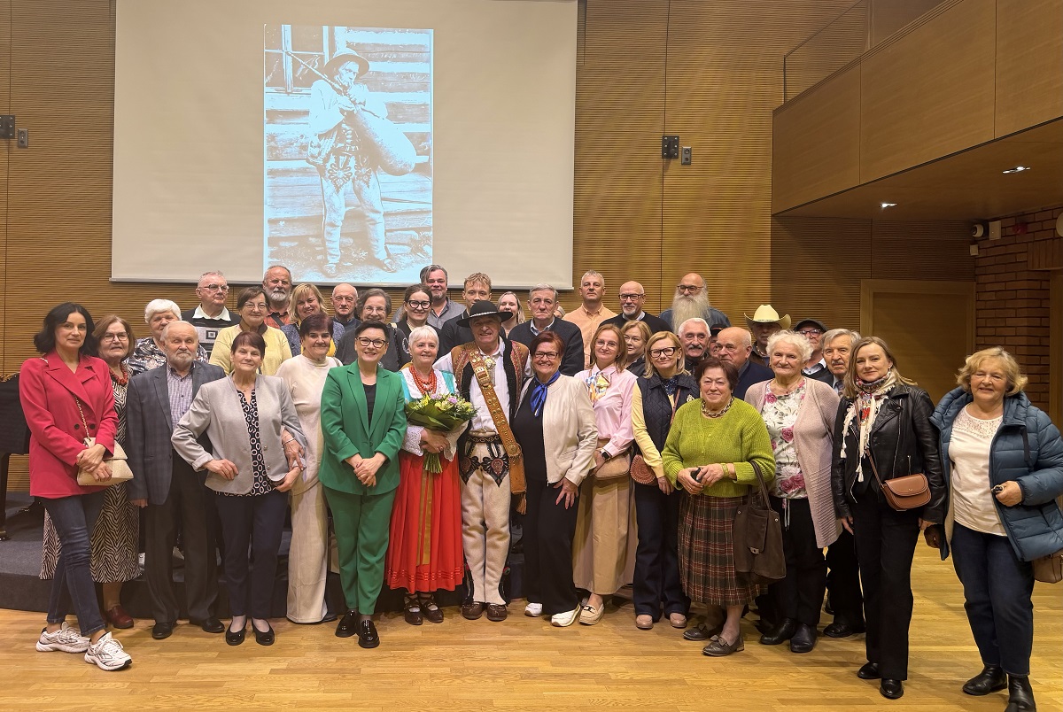 Zdjęcie grupowe uczestników spotkania